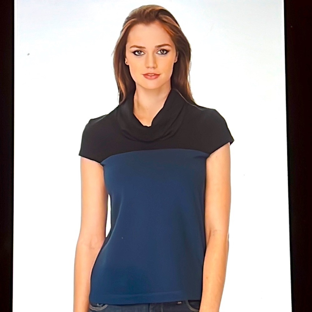 🍂NWT🍂Two tone turtleneck- black/navy